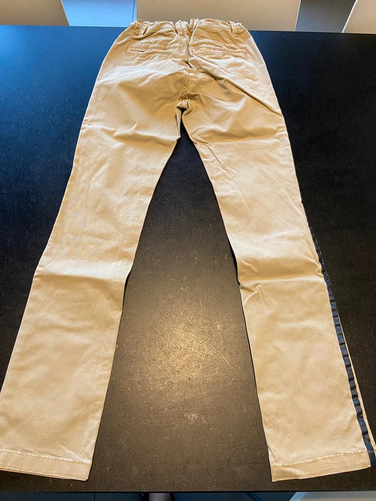 CKS beige broek met streep op zijkant. Maat 10 jaar, Pantalon, Garçon, Enlèvement ou Envoi, CKS