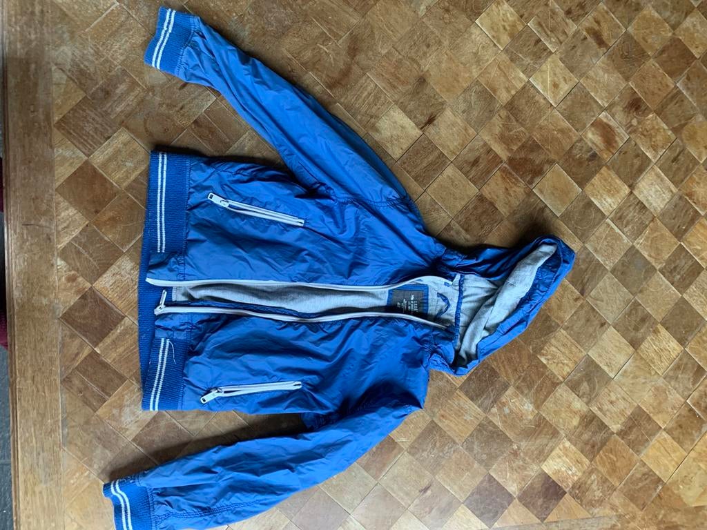 Veste bleue imperméable très légère. Taille 134, Comme neuf, Imperméable