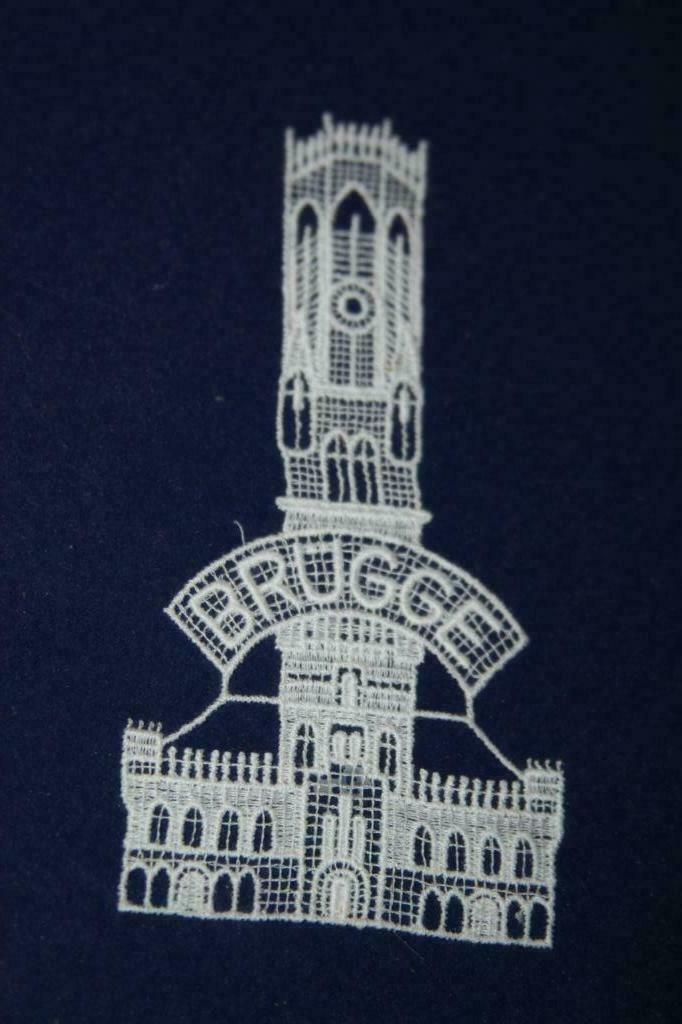 Brugge ( Brugse kant ) werkje is 12 cm hoog, Hobby en Vrije tijd, Kantklossen, Gebruikt, Overige typen, Ophalen of Verzenden