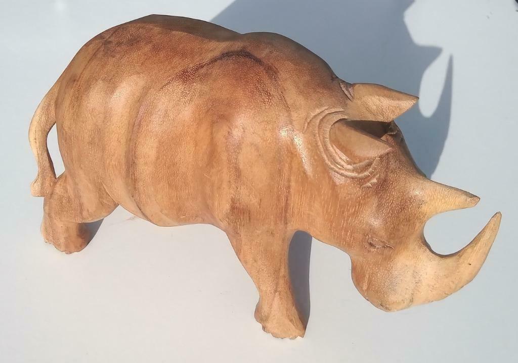 Neushoorn in hout, 24cm lang, in perfecte staat, Antiek en Kunst, Kunst | Beelden en Houtsnijwerken, Ophalen of Verzenden