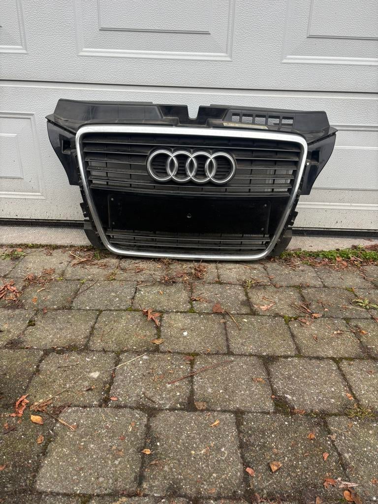 Calandre NOIR LAQUÉ AUDI A3 châssis 8P ph.2 année 2010-12, Auto-onderdelen, Carrosserie, Bumper, Audi, Voor, Gebruikt, Ophalen of Verzenden