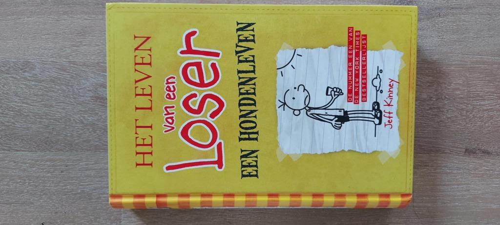 Het leven van een loser: Een hondenleven! deel 4, Boeken, Ophalen, Zo goed als nieuw, Jeff Kinney, Fictie