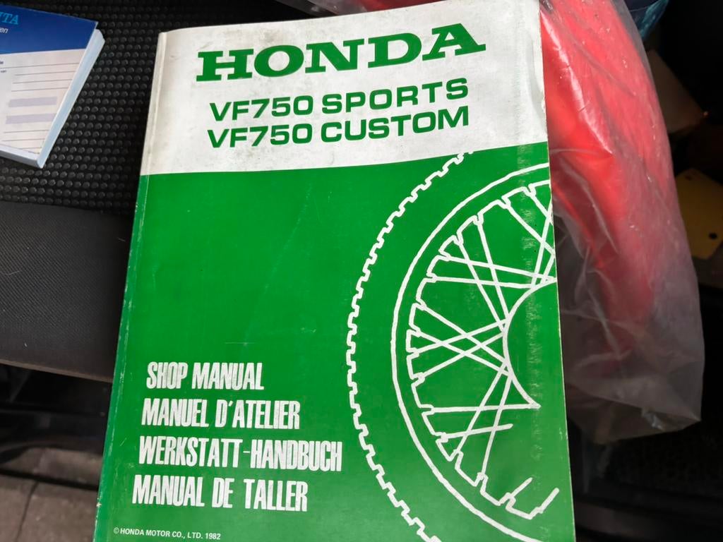 Workshopmanual Honda VF750S,, Motoren, Ophalen of Verzenden, Honda
