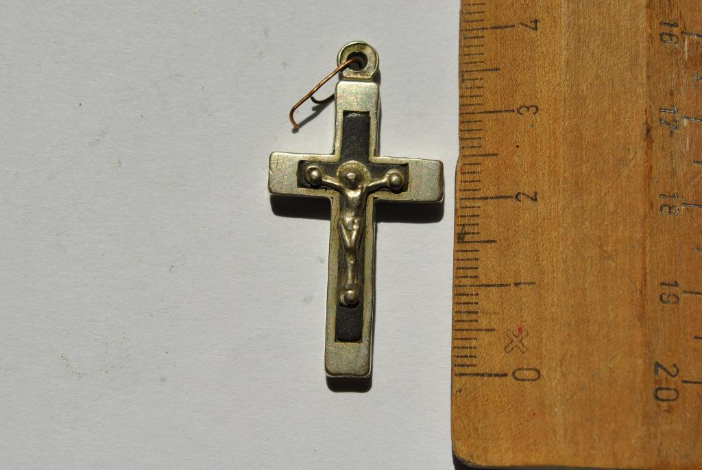 Ancien pendentif crucifix bois noir et metal 2 kruisbeeld, Enlèvement ou Envoi
