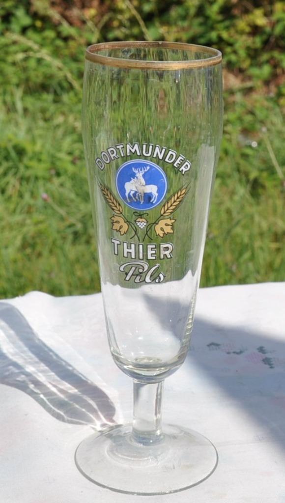 verre a biere sur pied dortmunder thier pils, Enlèvement ou Envoi, Utilisé, Verre ou Verres, Autres marques