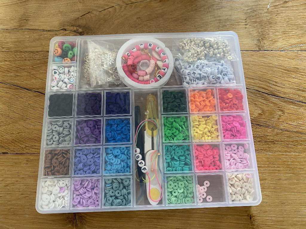 Knutseldoos zelf armbandjes maken, Hobby en Vrije tijd, Ophalen of Verzenden, Zo goed als nieuw, Overige typen