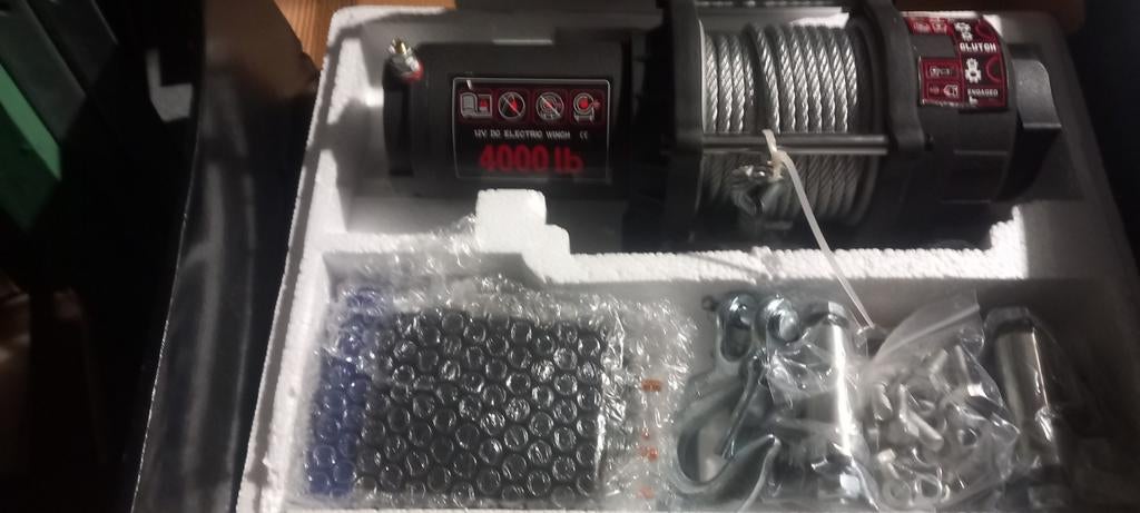Elektrische 12v winch voor op jeep  of ander voertuig 4000, Ophalen