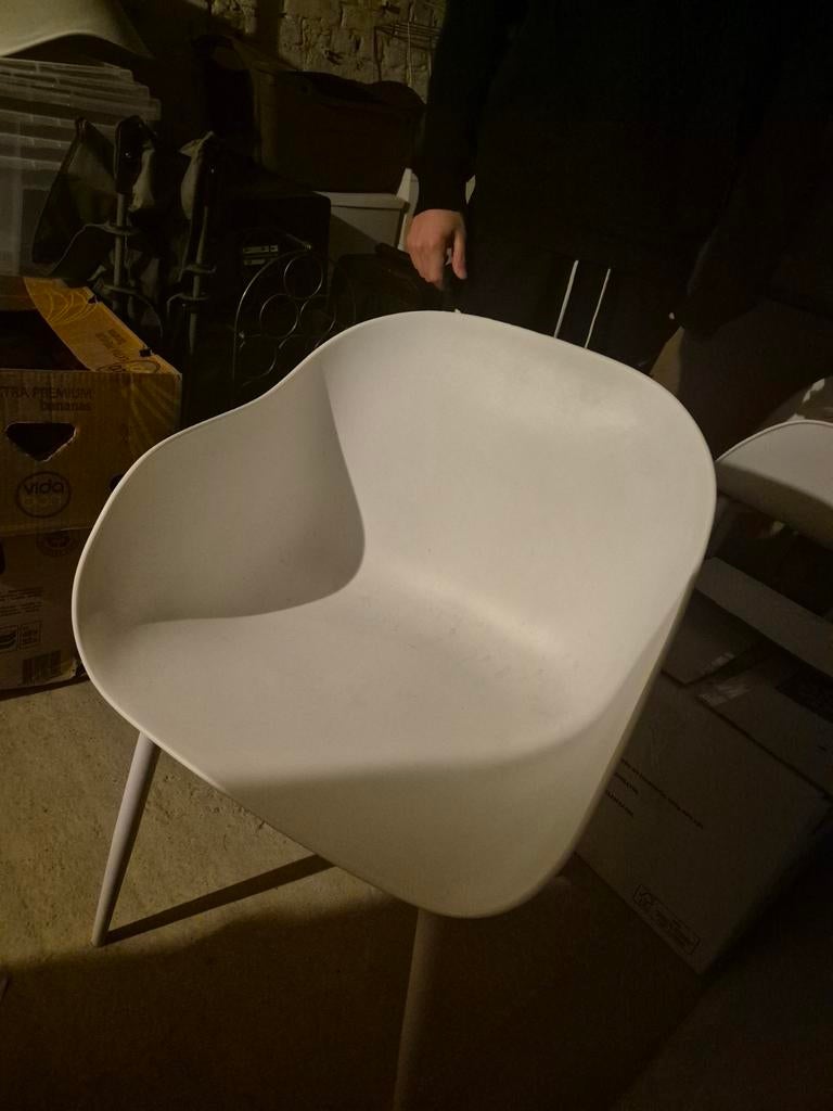 4 scandinavische kuipstoelen designlook voor een prikkie!, Maison & Meubles, Chaises, Utilisé, Quatre, Synthétique, Métal, Blanc