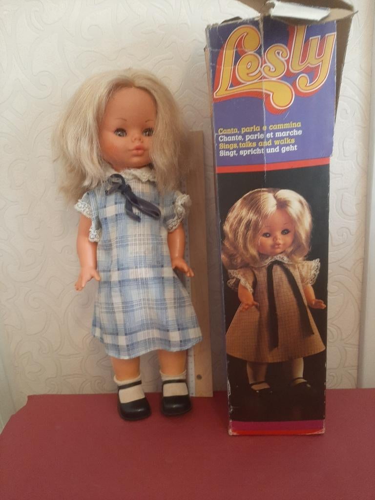 Poupée Lesly originale. Chante, parle et marche, boîte origi, Enlèvement ou Envoi, Utilisé, Poupée