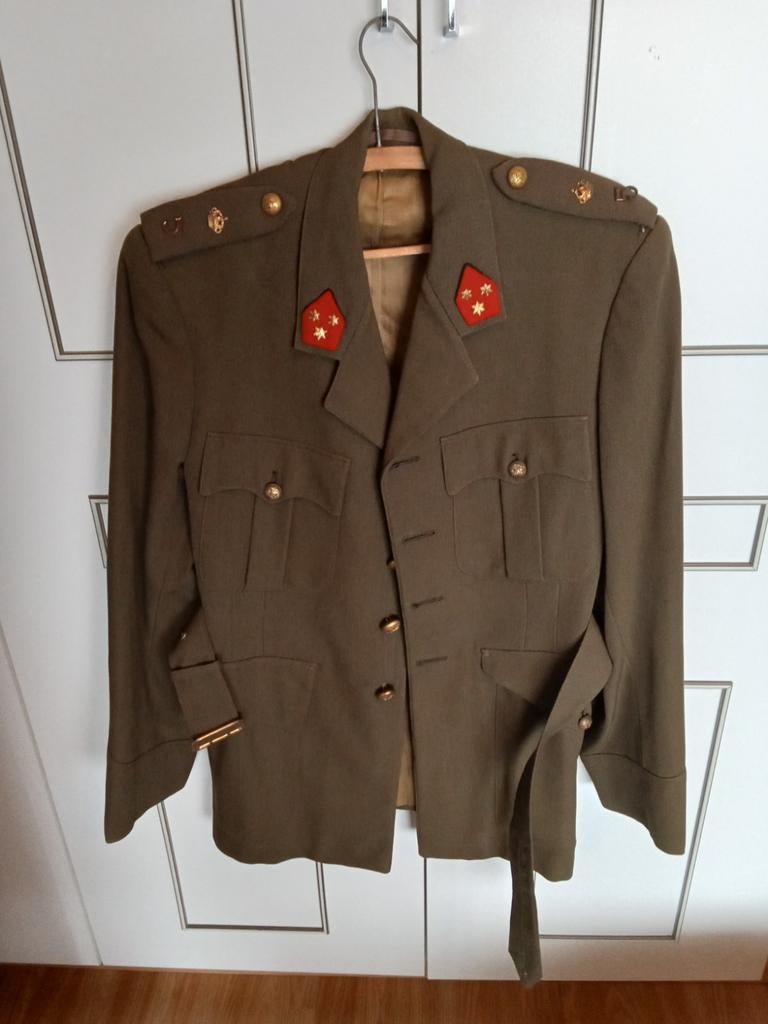 service dress met broek en kepie, Ophalen