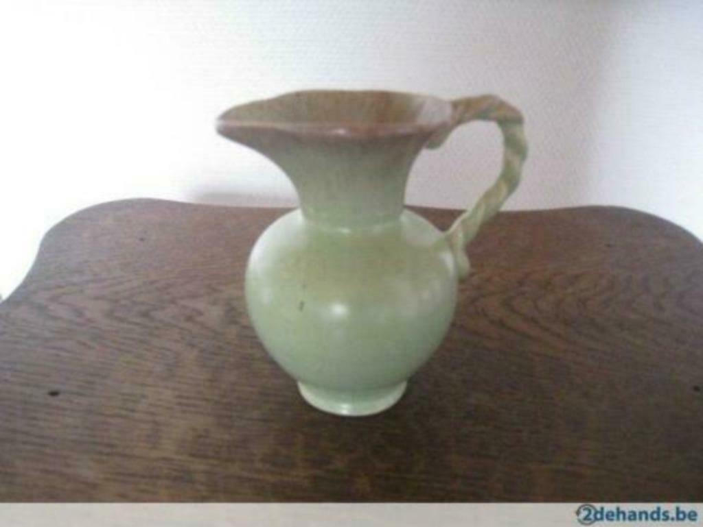 Vase, pichet à l'ombre verte, Enlèvement ou Envoi