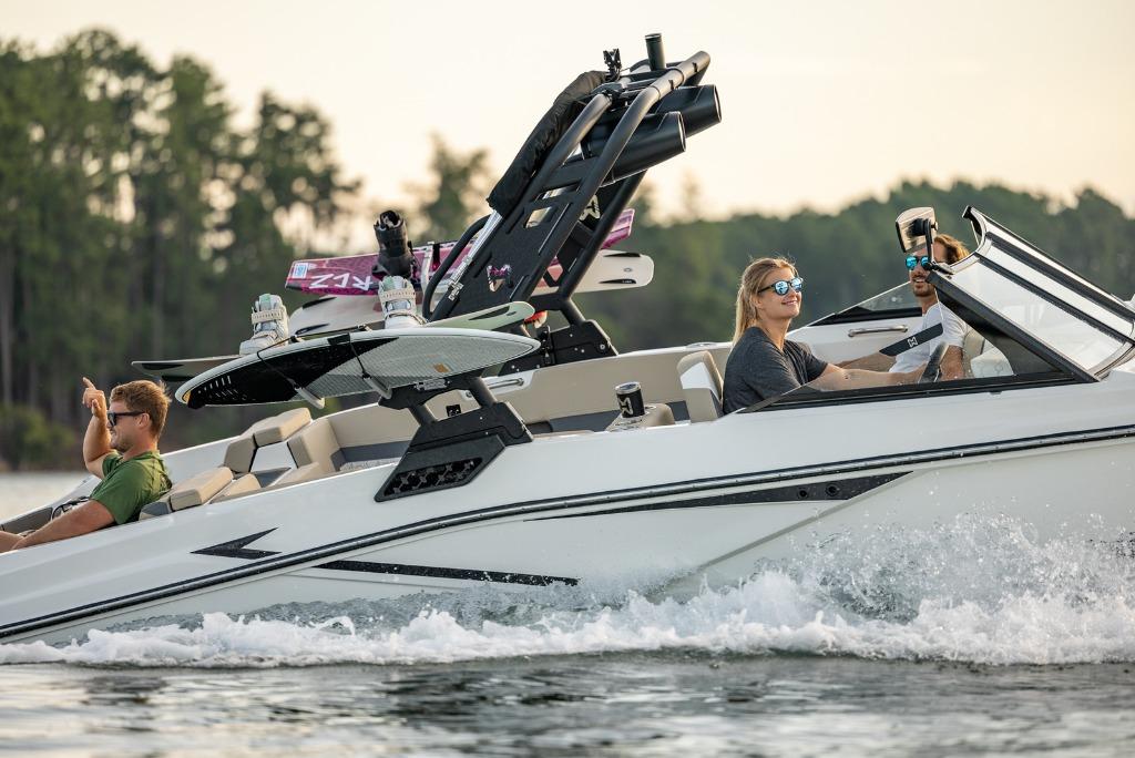 Heyday Wakeboats - by Sengers., Watersport en Boten, Speedboten, Ophalen, Binnenboordmotor, 6 meter of meer, Nieuw
