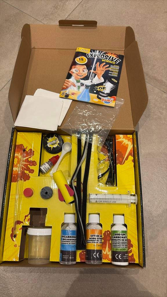 Buki Chemie explosive science scheikunde set, Kinderen en Baby's, Ophalen of Verzenden, Zo goed als nieuw