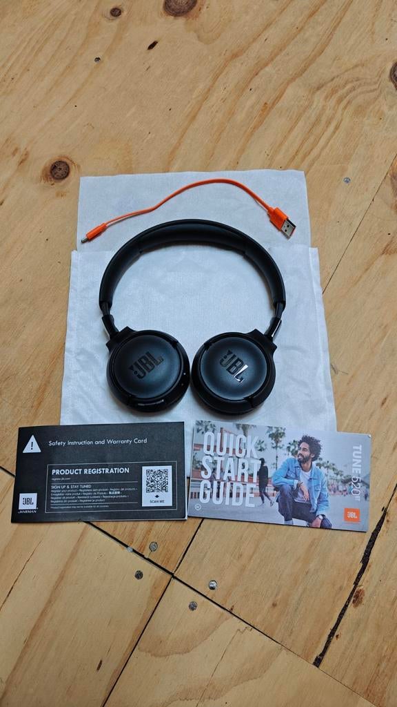 Nieuwe JBL 520 bt, Computers en Software, Ophalen of Verzenden