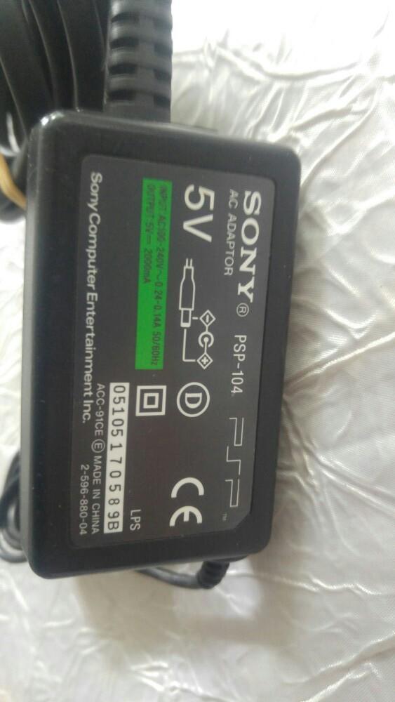 Chargeur lader sony psp 5v 2 A original psp-104, Consoles de jeu & Jeux vidéo, Consoles de jeu | Sony PSP, Enlèvement ou Envoi