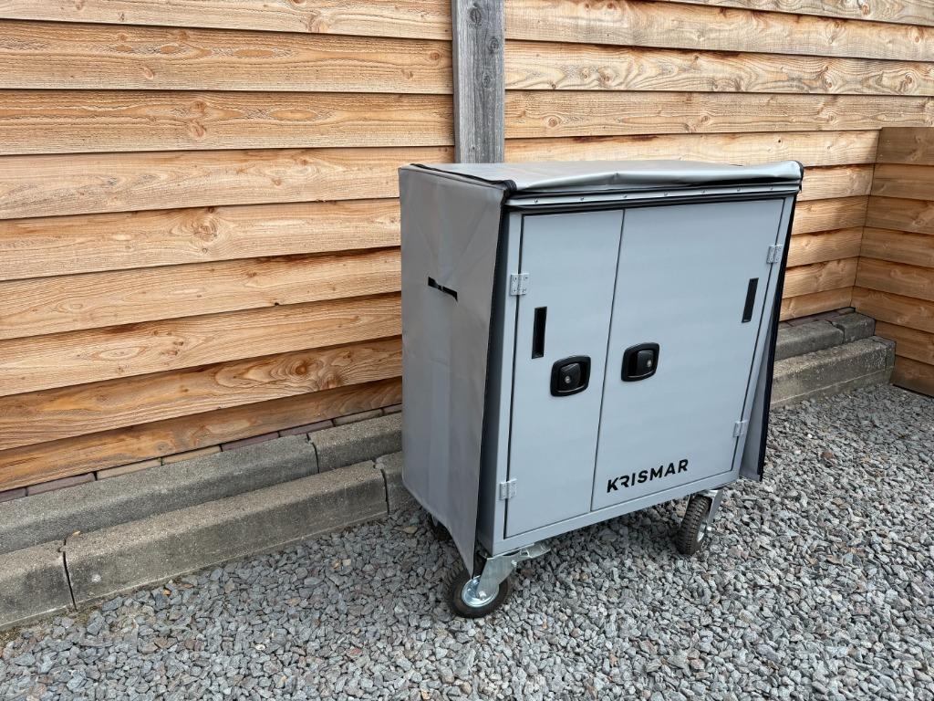KRISMAR M MODEL ZADELKAST WEDSTRIJDKAST CONCOURSKAST NIEUW, Ophalen, Nieuw, Overige soorten