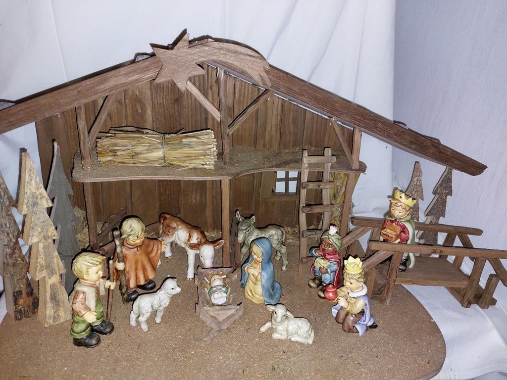 Kinderkerstgroep van Hummel Goebel met orginele kerststal, Ophalen, Zo goed als nieuw