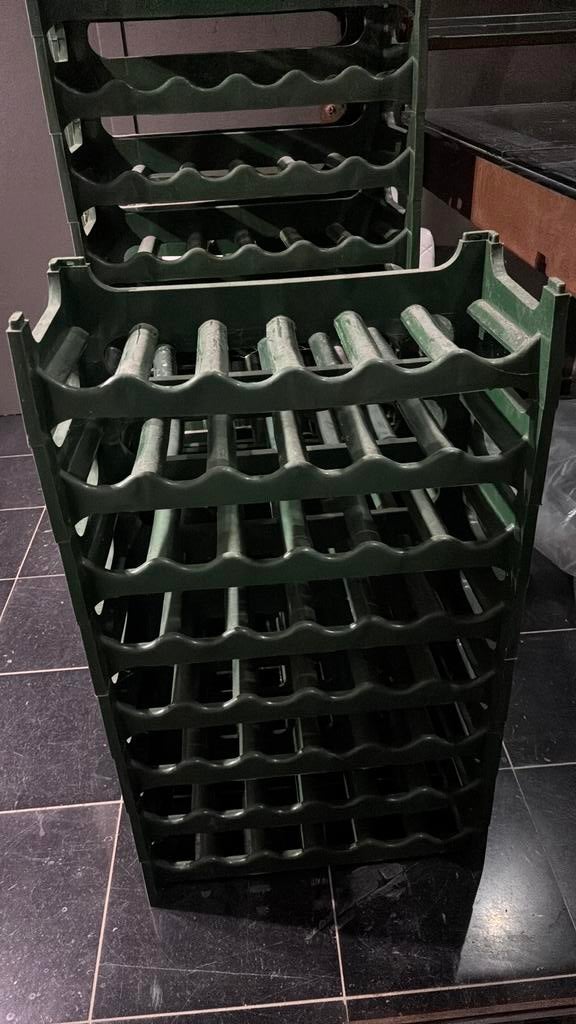 47 casiers a bouteilles de vin (vert), Enlèvement, Utilisé