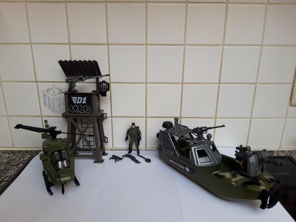 Kit militaire : soldat, armes, hélicoptère, tour et bateau, Enlèvement ou Envoi, Comme neuf