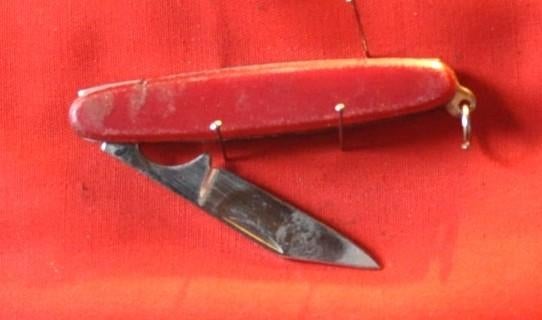 canif vintage plastique rouge, Enlèvement ou Envoi, Utilisé