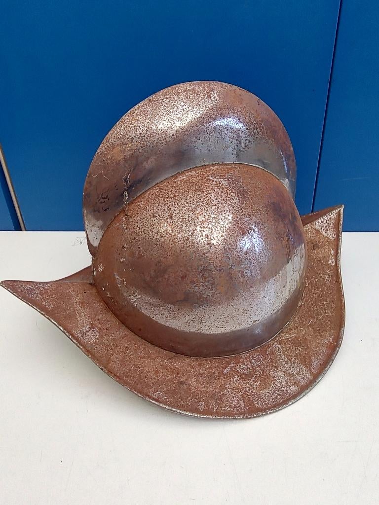 Antieke helm # 1 replica , geroest, Verzenden