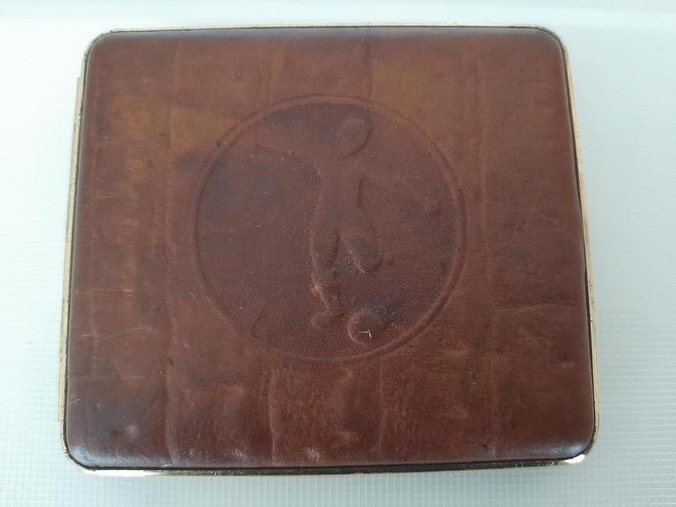 Ancien étui à cigarettes en cuir brun marron/ footballeur, Enlèvement ou Envoi