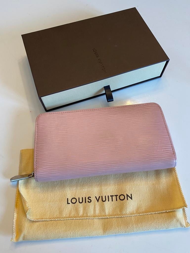 Porte feuille Louis Vuitton rose, Handtassen en Accessoires, Portemonnees, Zo goed als nieuw, Roze, Leder, Ophalen of Verzenden