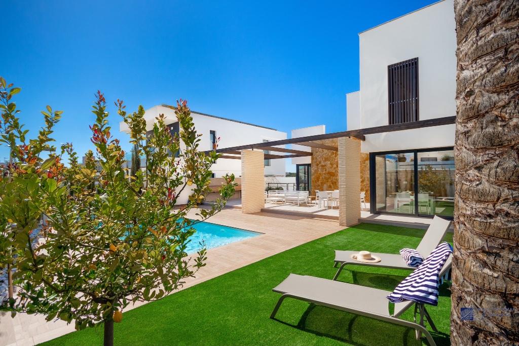 villa 4ch a vendre sur le bord de mer en espagne, Immo, Dorp, Spanje, 196 m², Woonhuis