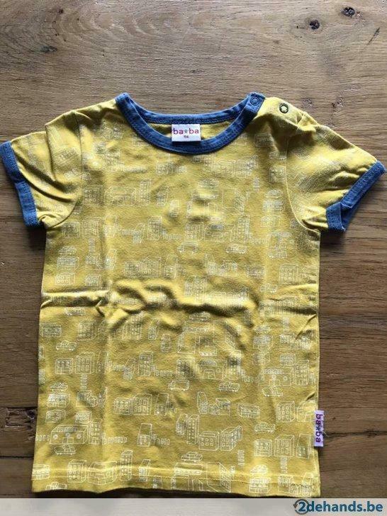 BaBa kidswear, geel t-shirt met gebouwenmotief, maat 104, Ophalen of Verzenden, Gebruikt