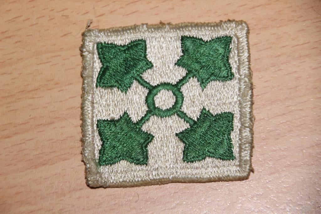 US WW2 Patch „4th Inf Division” (Witte stof), Verzamelen, Militaria | Tweede Wereldoorlog, Landmacht, Embleem of Badge, Verzenden