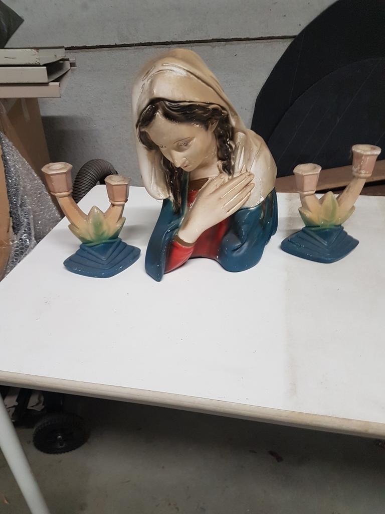 Maria beeld met kaarsenhouders, Ophalen