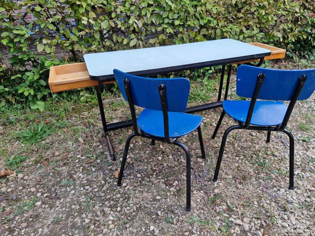oud schoolbankje met 2 schuifjes en 2 stoeltjes, Enlèvement, Utilisé, Table(s) et Chaise(s)