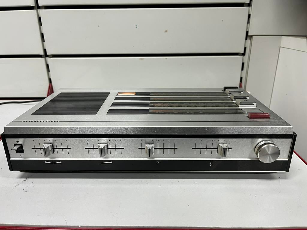 Radio Vintage Grundig Studio 300 — jaren 70 (ruimtetijdperk), Ophalen of Verzenden, Gebruikt, Radio
