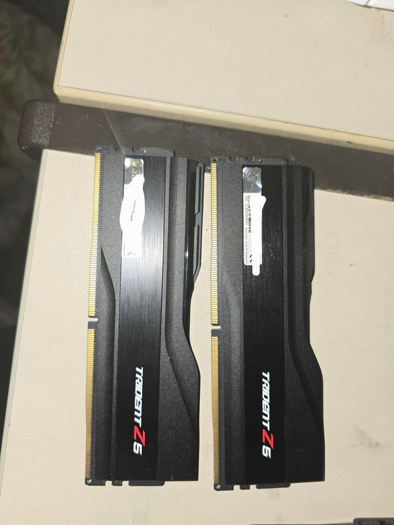 Ram 32GB GSkill Trident Z5
DDR5-6000 CL36 Lifetime Warranty, 32 GB, Comme neuf, Enlèvement, Desktop