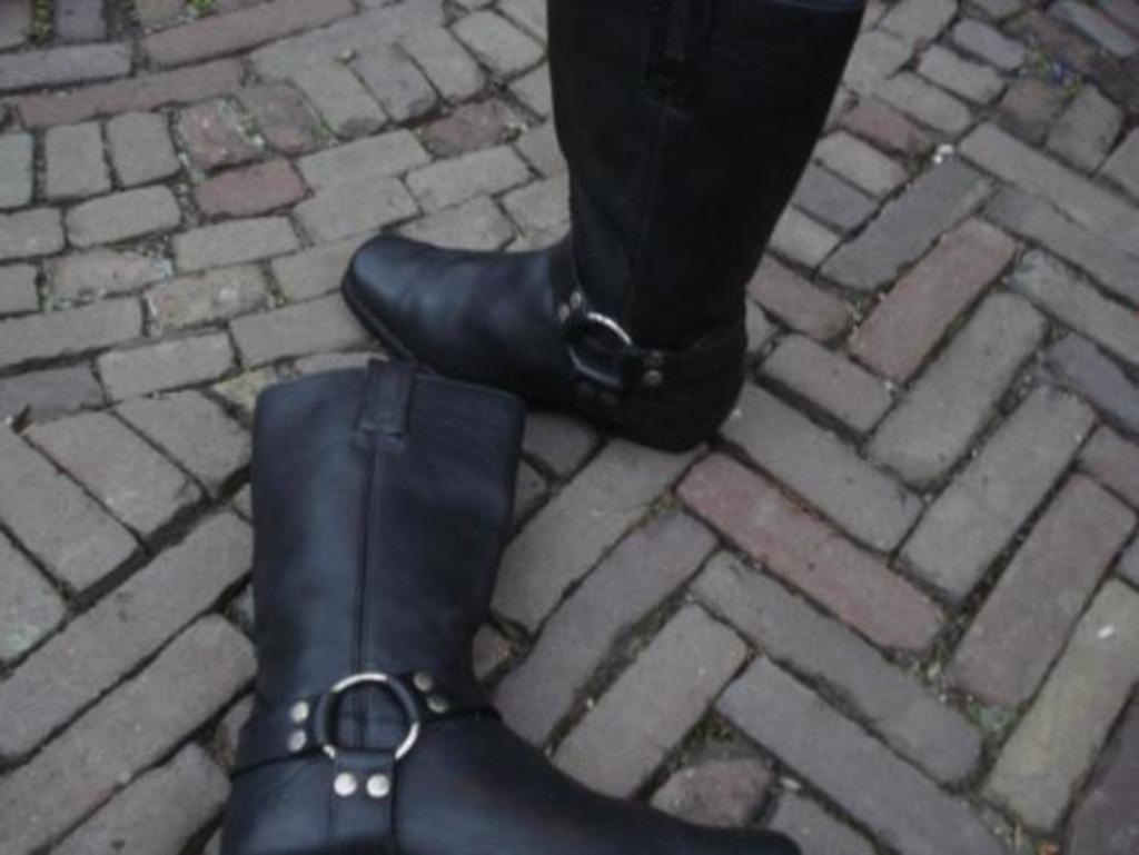 Livraison gratuite : bottes de motard cool en cuir noir tail, Vintage Dressing, Comme neuf, Bottes hautes, Noir