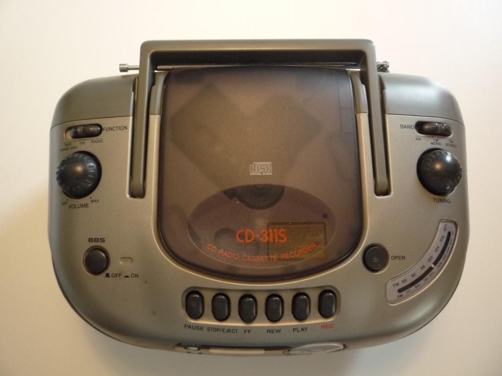 radio  K7 recorder CASIO type CD-311.  15 €, Enlèvement, Utilisé, Radio, Avec lecteur de CD