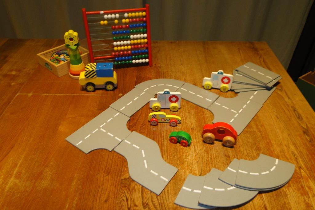 houten speelgoed auto's, wegen, toren en kralen, Enlèvement ou Envoi, Utilisé