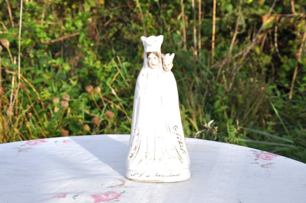 vierge notre dame de bonsecours en porcelaine 21cm, Antiquités & Art, Enlèvement ou Envoi