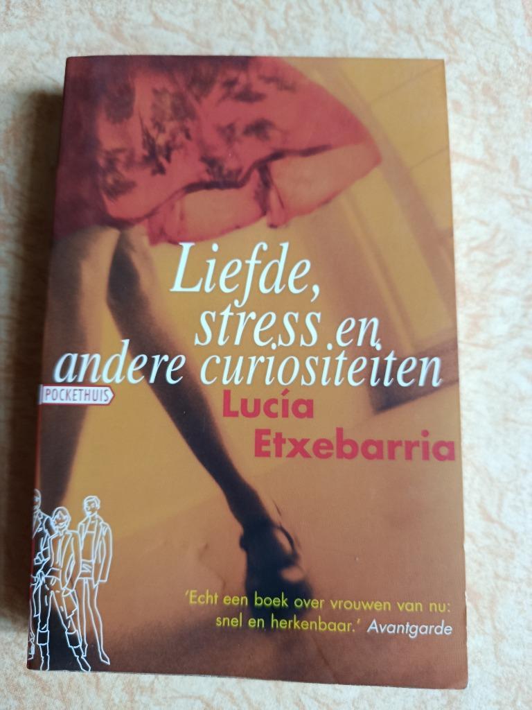 Liefde, stress en andere curiositeiten  -  L. Etxebarria, Boeken, Ophalen of Verzenden, Zo goed als nieuw, L. Etxebarria