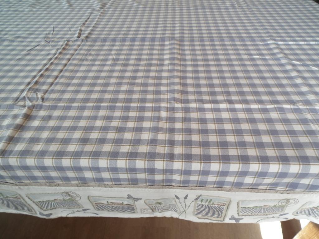 Tafelkleed 140 x 225 cm, versierd met lavendelpatronen. Clay, Huis en Inrichting, Verzenden, Gebruikt, Rechthoek, Binnen