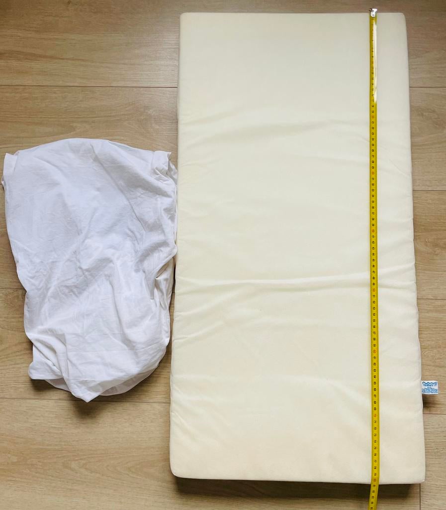 Hellend slaapkussen baby + matras en hoeslaken babywieg, Oreiller, Garçon ou Fille, Enlèvement ou Envoi, Comme neuf