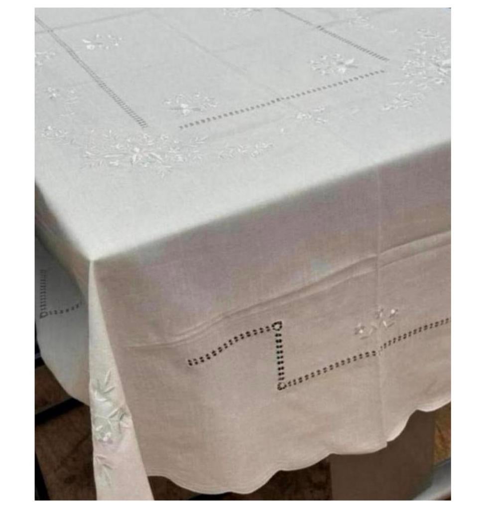 XL Tafelkleed + 8 servetten Kant Ovaal Floweral geborduurd, Huis en Inrichting, Ophalen of Verzenden, Nieuw, Ovaal, Binnen
