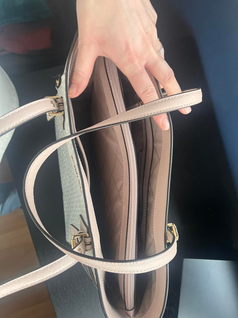 Michael kors handtas lichtroze, Handtassen en Accessoires, Tassen | Damestassen, Ophalen of Verzenden, Zo goed als nieuw, Handtas