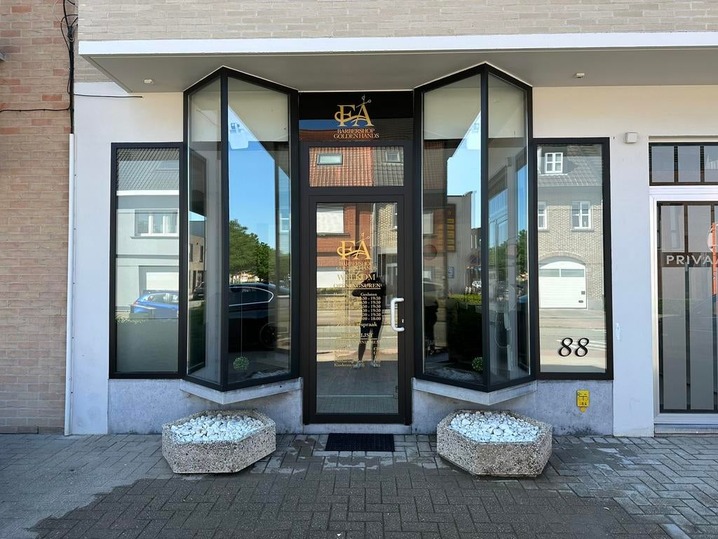 TER OVERNAME KAPPERZAAK, Zonder afspraak, Knippen