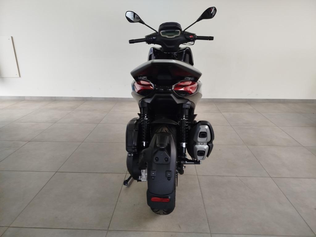 Piaggio Beverly 400 hpe, Motoren, Scooter, Bedrijf, 399 cc, Minimaal motorrijbewijs A2