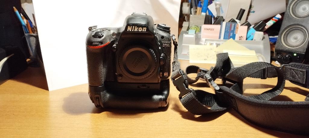 NIKON D750, Moins de 4 fois, Enlèvement, Utilisé, Reflex miroir