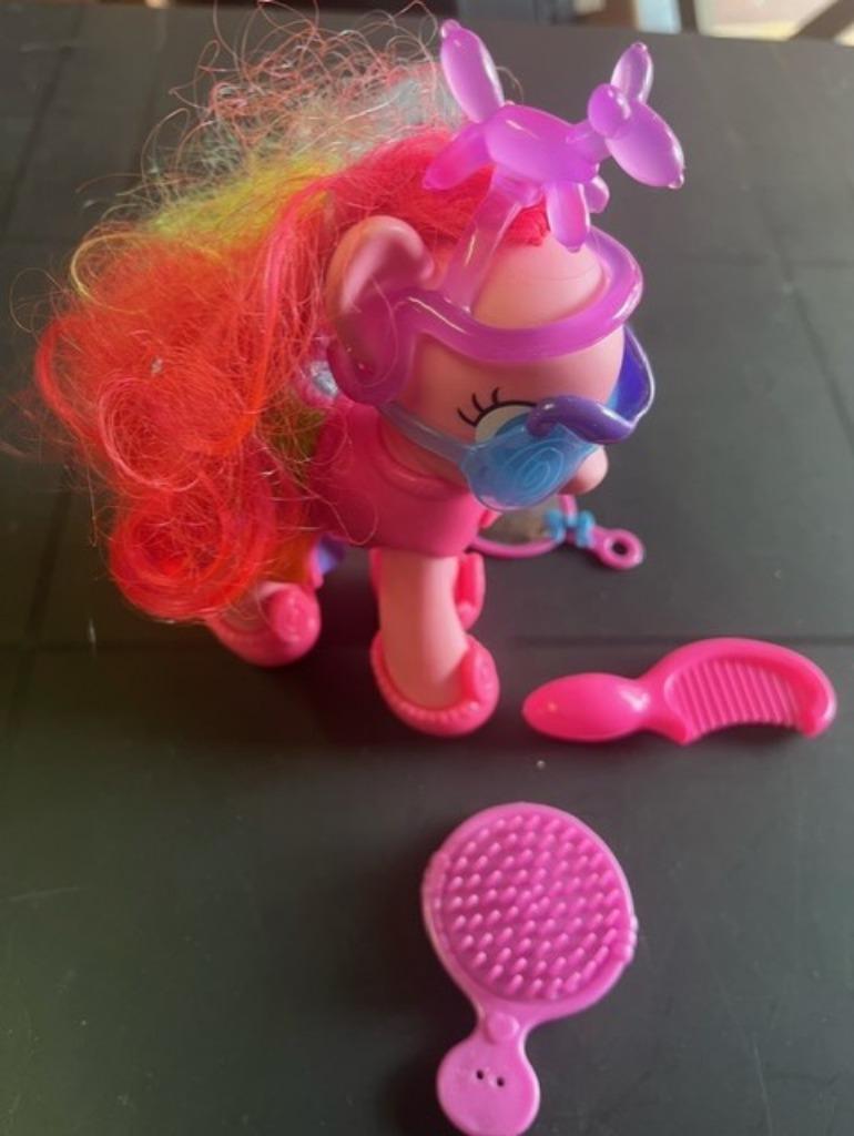 My Little pony met regenbooghaar en regenboogoutfit, Ophalen, Zo goed als nieuw