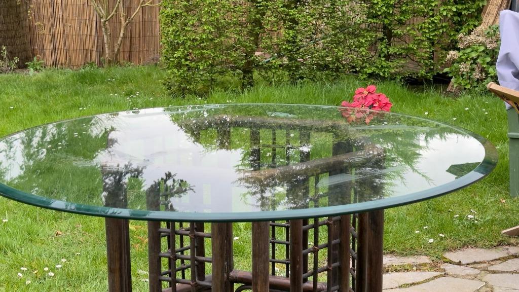 GRAND VERRE BISEAUTE  ET TABLE  ROTIN BAMBOU, 150 à 200 cm, Rond, 150 à 200 cm, Verre