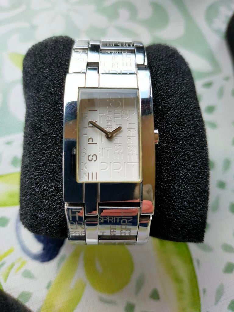 Dames uurwerk Esprit zilverkleurig en volledig intact., Handtassen en Accessoires, Horloges | Dames, Ophalen, Zo goed als nieuw