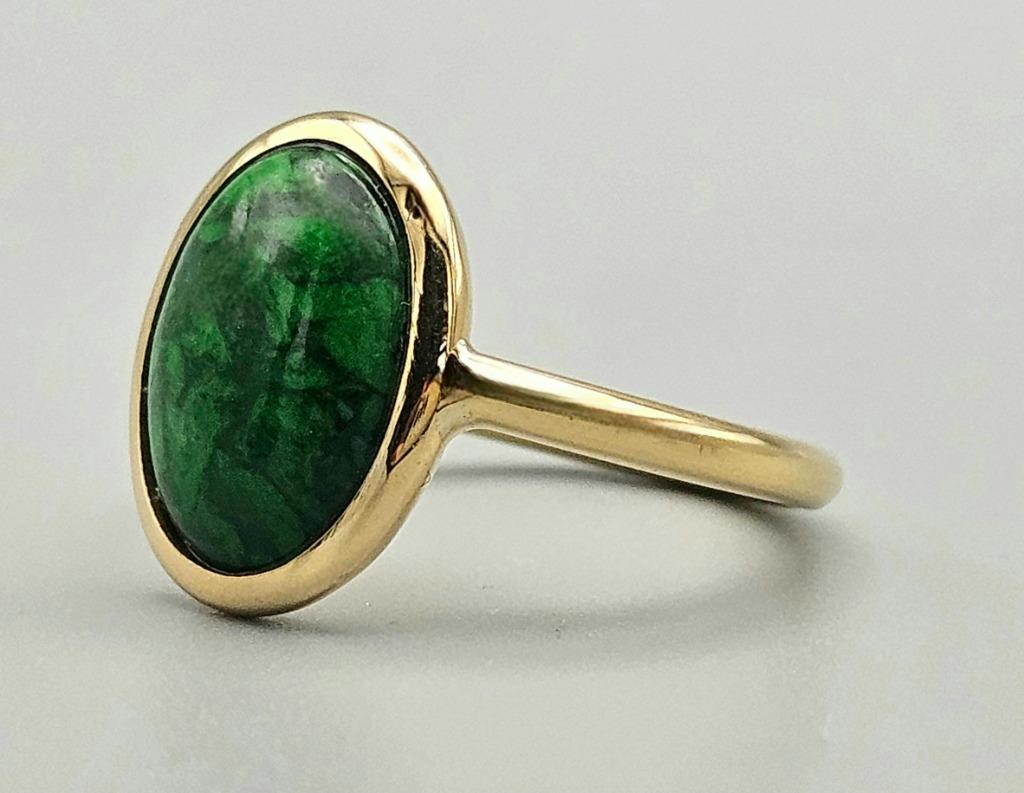 18 carats. Bague vintage en or avec agate verte. 2025/131., Bijoux, Sacs & Beauté, Bijoux anciens, Bague, Or, Avec pierre précieuse